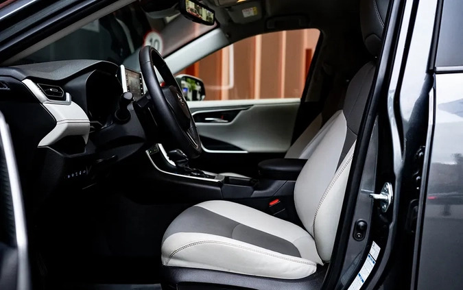 Toyota RAV4 cena 188000 przebieg: 33000, rok produkcji 2021 z Piaski małe 352